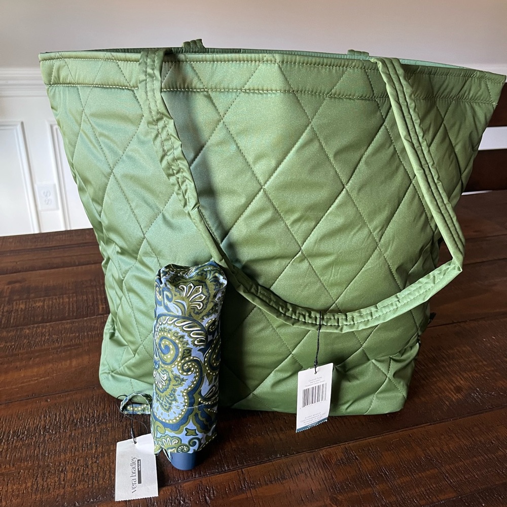 NWT!‎ Vera Bradley Essential Grand Tote Quilted Bag, Ultralight, w/Mini Umbrella
